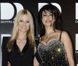 Michelle Hunziker et Maria Grazia Cucinotta, gala Doppia Difensa, à Milan, le 30 mars 2011.