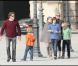 Uma Thurman et Arpad Busson passent quelques jours de vacances à Paris avec leurs enfants respectifs, ici dans la capitale française le 28 mars 2011.