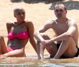 La champion du monde espagnol Andrés Iniesta et sa femme Anna Ortiz ont accueilli leur premier enfant le 3 avril 2011, une petite fille prénommée Valeria.