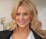 La magnifique Stephanie Pratt Melissa arborait un t-shirt plein de 