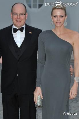 Albert de Monaco et Charlene Wittstock assistent au dîner d'État organisé en leur honneur à Dublin, à Áras an Uachtaráin, la résidence de la présidente d'Irlande. 4 avril 2011