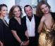 Diane von Fustenberg entourée de Jessica Alba et Natalia Vodianova lors du vernissage de l'exposition Diane von Furstenberg à Bejing le 2 avril 2011