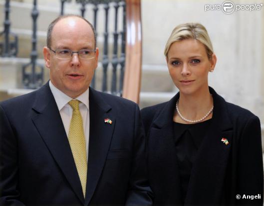 Albert de Monaco et Charlene visitent la mairie de Dublin, en Irlande, le 5 avril 2011.