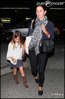 Courteney Cox et sa fille Coco à l'aéroport de Los Angeles le 7 avril 2011