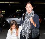 Courteney Cox et sa fille Coco à l'aéroport de Los Angeles le 7 avril 2011