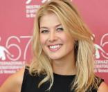 Rosamund Pike bientôt à l'affiche de  Johnny English Reborn , en salles le 21 décembre 2011.