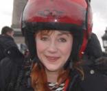 Julie Depardieu sur sa moto...