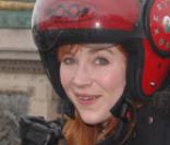 Julie Depardieu sur sa moto...