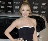 Kylie Minogue à Londres à l'O2 Arena a posé avec la Lexus dont elle est ambassadrice. Et a clôturé sa tournée en beauté