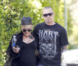 La chanteuse Pink et Carey Hart passent un après-midi romantique à Malibu le 14 avril 2011 