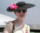 Dita Von Teese se promène aux puces de West Hollywood, à Los Angeles. Avril 2011