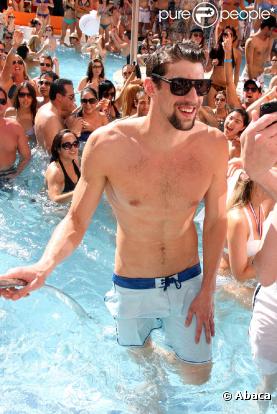 Michael Phelps lors de l'inauguration de l'Encore Beach Club de Las Vegas le 16 avril