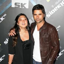 <p>John Stamos et Jenna Ushkowitz lors de la soirée de lancement du nouveau T-Mobile Sidekick 4G à Beverly Hills le 20 avril 2011</p>
<p>&nbsp;</p>