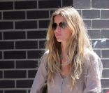 Gisele Bündchen lors d'une promenade avec son fils Benjamin. A New York en septembre 2010 