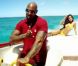 Booba et sa douce sont sur un bateau, dans clip de Killer