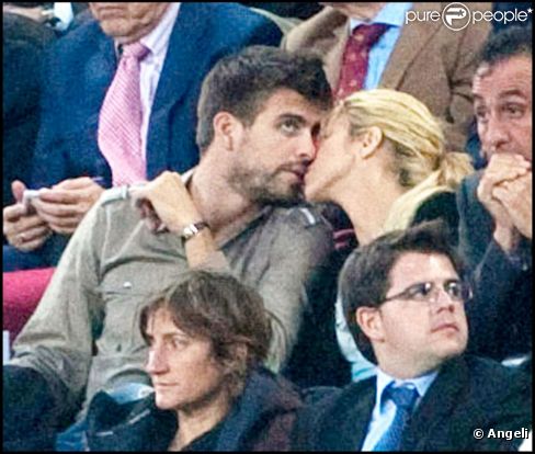 Shakira et son chéri Gérard Piqué, les bisous le 23 avril à Barcelone !
