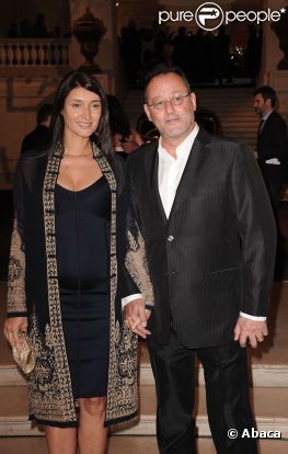 Soirée Ralph Lauren le 27 avril 2011 à Paris, où Zofia, la femme de Jean Reno, a dévoilé son ventre rond. 