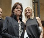 Caroline de Monaco se rend au Théâtre de La Fenice, à Venise, pour admirer le ballet Cendrillon. Elle est aux côtés d\'Anne Licia Moretti Polegato. 28 avril 2011