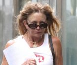 Goldie Hawn sort d'un spa, avec une mine maussade, à New York. 28 avril 2011