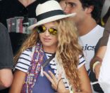 Paulina Rubio, son époux Nicolas et leur fils de six mois, lui aussi prénommé Nicolas, se rendent à un match de beach soccer, à Miami, samedi 30 avril.