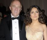 Salma Hayek divine en Alexander McQueen, a fait sensation au bras de son époux François-Henri Pinault lors du MET Ball à New York le 2 mai 2011 