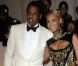 Le couple de musiciens Jay-Z et Beyoncé, très complice sur le red carpet du MET Ball. Le 2 mai 2011 à New York 