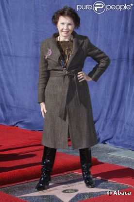 Leslie Caron honorée par son étoile sur le Hollywood Boulevard de Los Angeles, en décembre 2009.