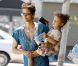 Halle Berry et son adorable fillette Nahla lors d'une virée shopping à Beverly Hills. Le 3 mai 2011 
