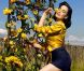 Dita Von Teese : la pin-up joue les belles des champs sexy !