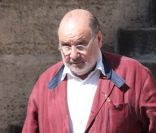 Le journaliste Serge Moati assiste au dernier hommage rendu à Marie-France Pisier, en l'église Saint-Roch, à Paris, le 5 mai 2011.