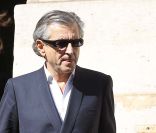 Bernard-Henri Lévy assiste au dernier hommage rendu à Marie-France Pisier, en l'église Saint-Roch, à Paris, le 5 mai 2011.