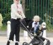 Gwen Stefani fait un peu de shopping avec son fils Zuma, à Londres (Grande-Bretagne), jeudi 5 mai 2011.