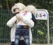 Gwen Stefani fait un peu de shopping avec son fils Zuma, à Londres (Grande-Bretagne), jeudi 5 mai 2011.