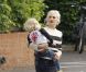 Gwen Stefani fait un peu de shopping avec son fils Zuma, à Londres (Grande-Bretagne), jeudi 5 mai 2011.