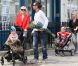 Gwen Stefani se promène avec ses enfants Kingston et Zuma, à Londres (Grande-Bretagne), vendredi 6 mai 2011.