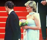  La robe que portait Lady Di pour le Festival de Cannes en 1987 vient d'être vendue aux enchères, 132 000 dollars. 