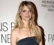 Cheveux long lâchés et petite robe bustier, la belle Mélanie Laurent se métamorphose. Elle vient présenter son premier film à succès, Je vais bien ne t'en fais pas . Paris, 31 août 2006