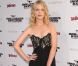 Mélanie Laurent suit l'exemple de Diane Kruger et adopte le look femme fatale avec cette magnifique robe noire et sa pochette Louboutin. Hollywood, 10 août 2009