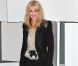 Pantalon en cuir, boots brillantes, top à froufrous... Mélanie Laurent est radieuse dans ce look rock'n roll chic ! Paris, 27 février 2010