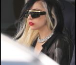 Lady Gaga est arrivée à Paris ce mardi 10 mai 2011. Eh on ne peut pas dire qu'elle voyage léger !