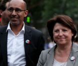 Harlem Désir et Martine Aubry au concert en l'honneur des 30 ans de l'élection de François Mitterrand, le 10 mai 2011 sur la place de la Bastille à Paris
