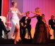 La cérémonie d'ouverture du 64e festival de Cannes le 11 mai 2011 : Mélanie Laurent et Uma Thurman swinguent sur la musique de Jamie Cullum