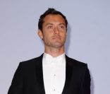 Jude Law lors de la cérémonie d'ouverture du 64e festival de Cannes le 11 mai 2011