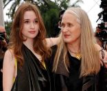 Jane Campion et sa fille Alice à l'occasion de la présentation de  Sleeping Beauty , dans le cadre du 64e Festival de Cannes, le 12 mai 2011.
