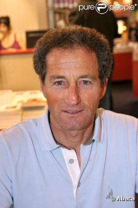 Michel Desjoyeaux a perdu son frère Hubert à l'age de 52 ans des suites d'un cancer le jeudi 12 mai 2011.