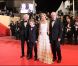 Les frères Jean-Luc et Pierre Dardenne, Cécile de France et le jeune Thomas Doret lors de la présentation au festival de Cannes du Gamin au vélo le 15 mai 2011 