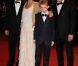 Les frères Jean-Luc et Pierre Dardenne, Cécile de France et le jeune  Thomas Doret lors de la présentation au festival de Cannes du Gamin au  vélo le 15 mai 2011 