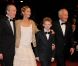Les frères Jean-Luc et Pierre Dardenne, Cécile de France et le jeune  Thomas Doret lors de la présentation au festival de Cannes du Gamin au  vélo le 15 mai 2011 