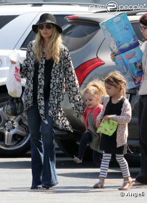 Nicole Richie et son adorable Harlow dans les rues de Los Angeles en mai 2011
