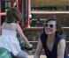 Milla Jovovich et sa fille Ever s'amusent au parc à Los Angeles le 29 avril 2011.